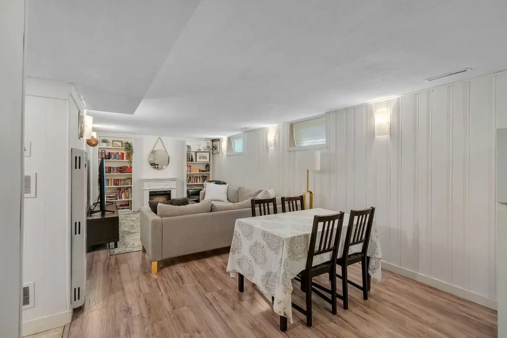 6608 Bowwood Drive NW Calgary AB T3B 2G9