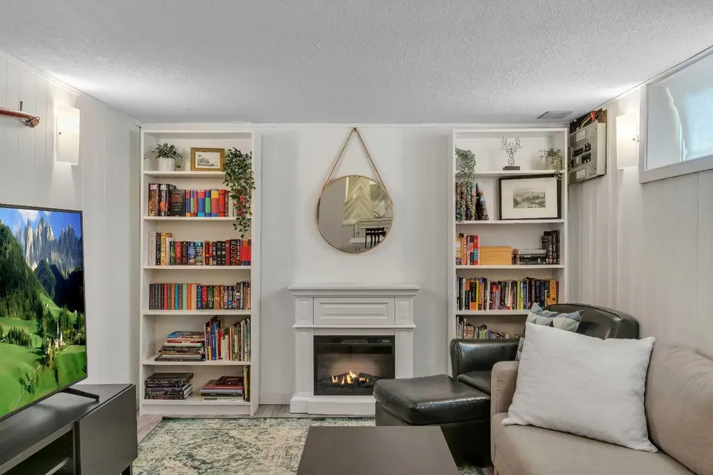 6608 Bowwood Drive NW Calgary AB T3B 2G9