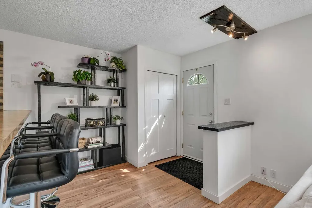 6608 Bowwood Drive NW Calgary AB T3B 2G9