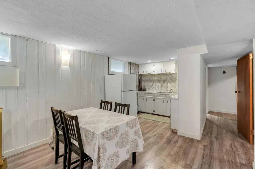 6608 Bowwood Drive NW Calgary AB T3B 2G9