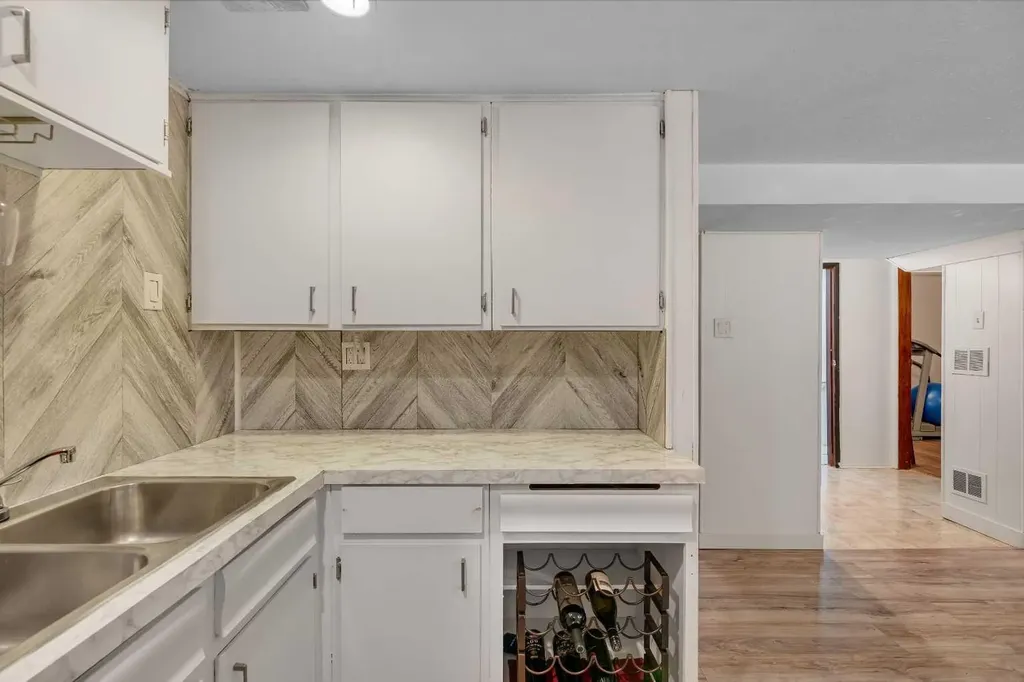 6608 Bowwood Drive NW Calgary AB T3B 2G9