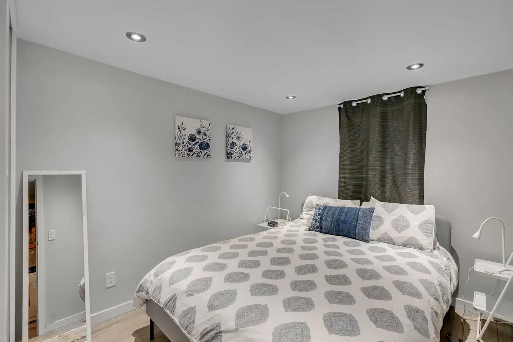 6608 Bowwood Drive NW Calgary AB T3B 2G9