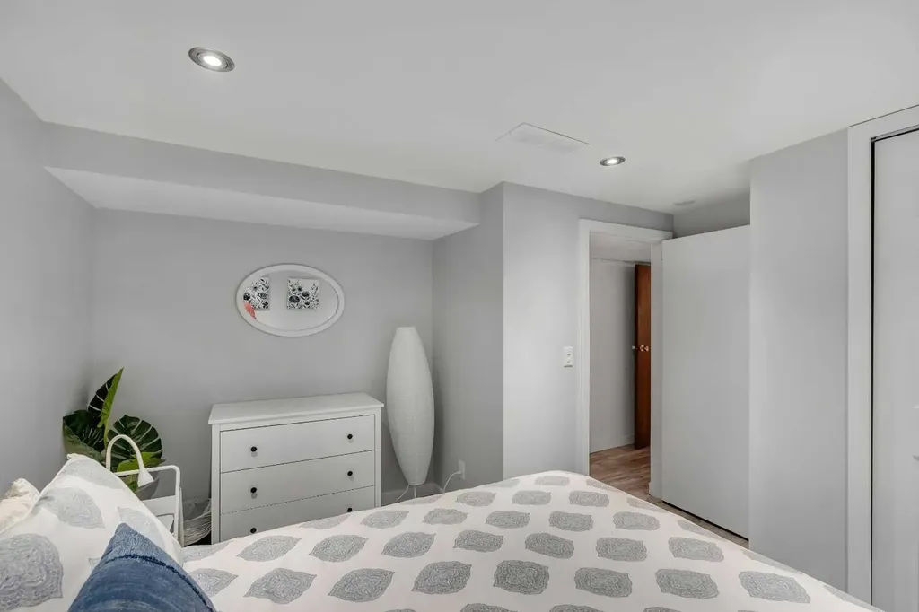 6608 Bowwood Drive NW Calgary AB T3B 2G9