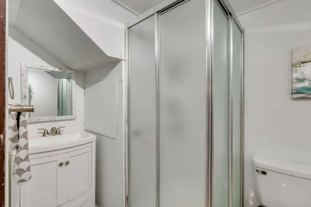 6608 Bowwood Drive NW Calgary AB T3B 2G9