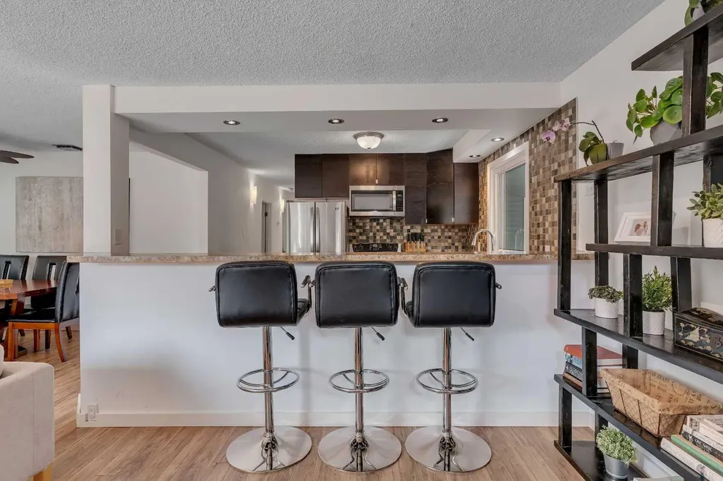 6608 Bowwood Drive NW Calgary AB T3B 2G9