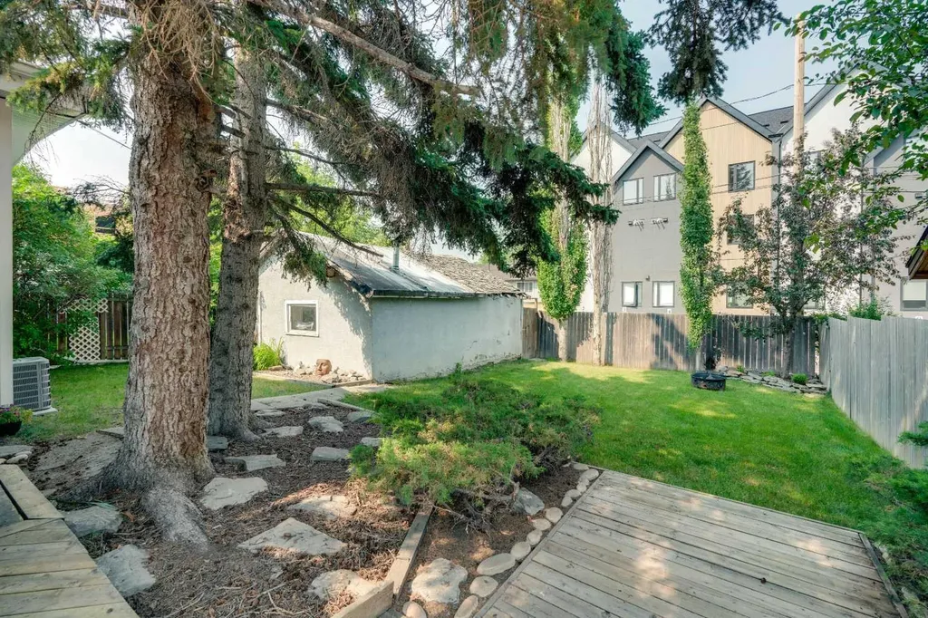 6608 Bowwood Drive NW Calgary AB T3B 2G9