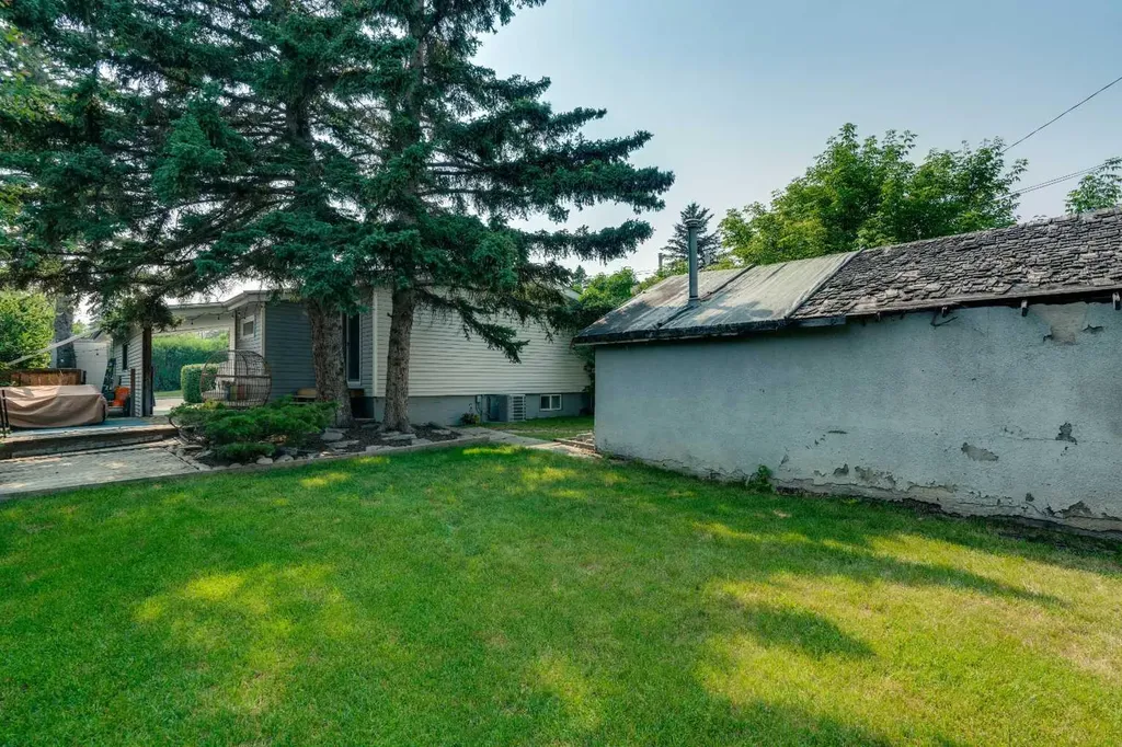 6608 Bowwood Drive NW Calgary AB T3B 2G9