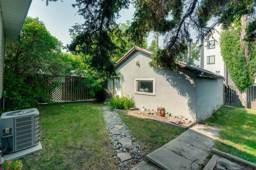 6608 Bowwood Drive NW Calgary AB T3B 2G9