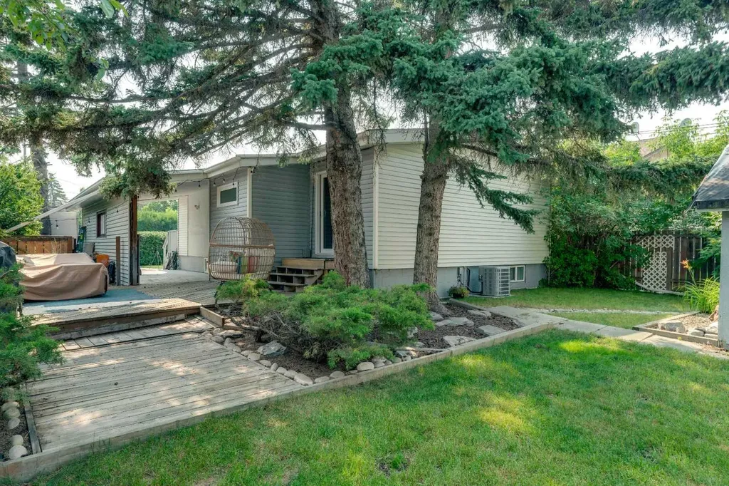 6608 Bowwood Drive NW Calgary AB T3B 2G9