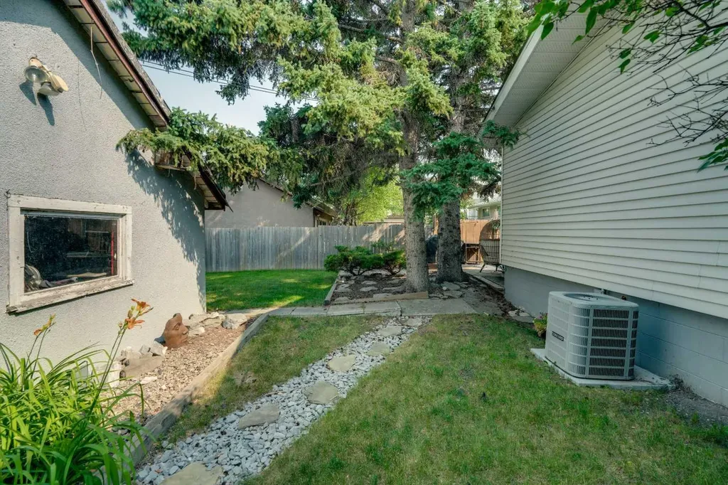 6608 Bowwood Drive NW Calgary AB T3B 2G9