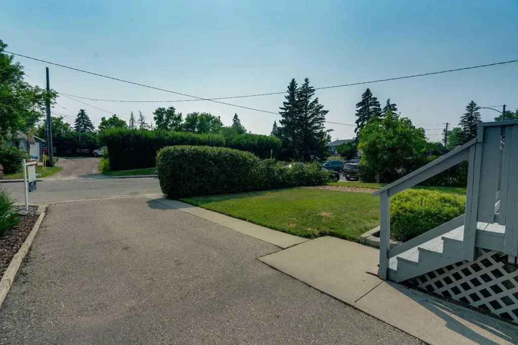 6608 Bowwood Drive NW Calgary AB T3B 2G9