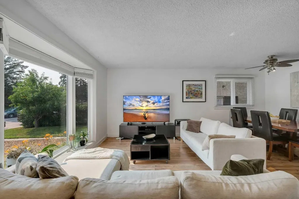 6608 Bowwood Drive NW Calgary AB T3B 2G9