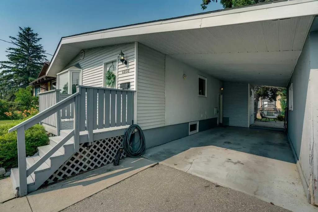 6608 Bowwood Drive NW Calgary AB T3B 2G9