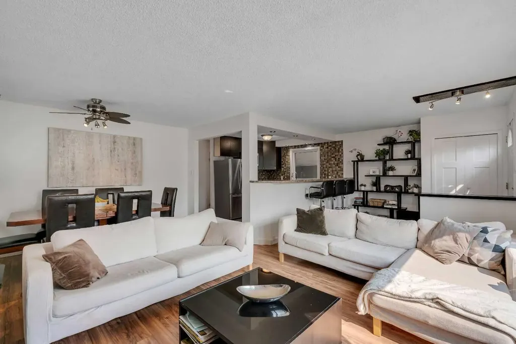 6608 Bowwood Drive NW Calgary AB T3B 2G9
