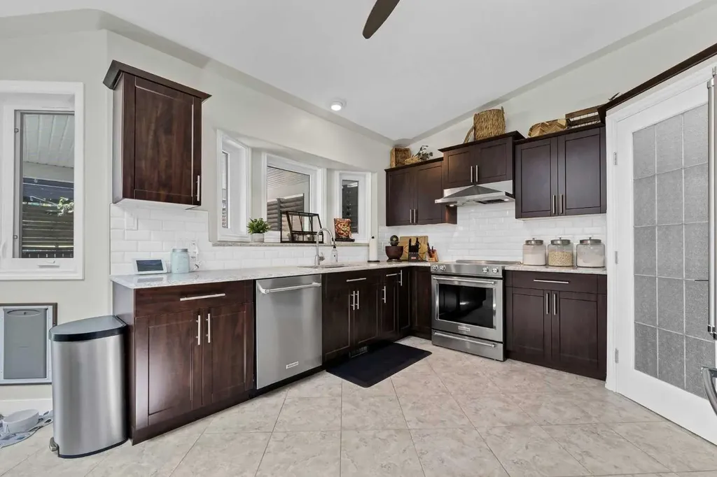 39 Parkland Close E Brooks AB T1R 0M2