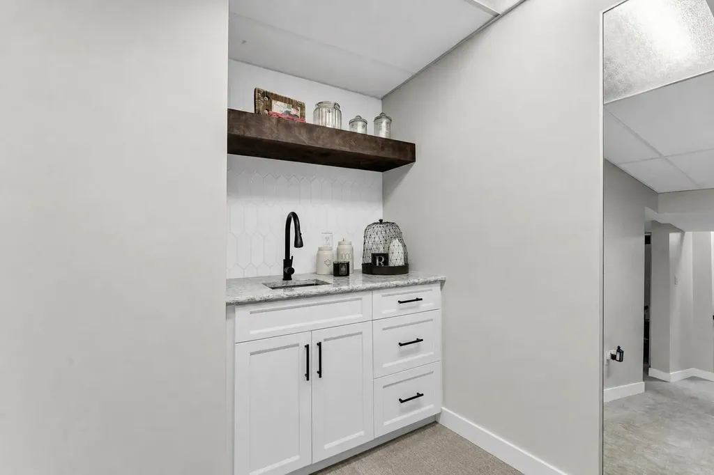 39 Parkland Close E Brooks AB T1R 0M2