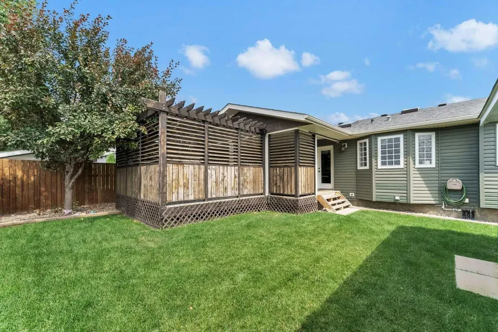 39 Parkland Close E Brooks AB T1R 0M2