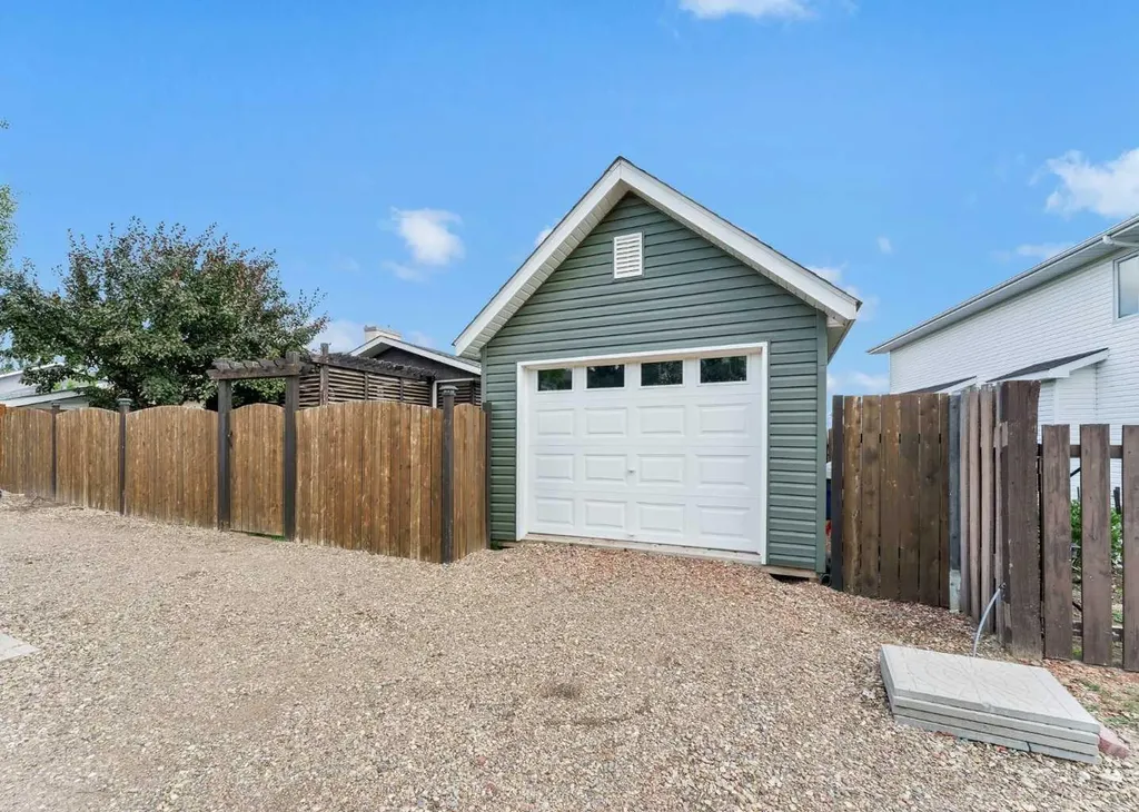 39 Parkland Close E Brooks AB T1R 0M2