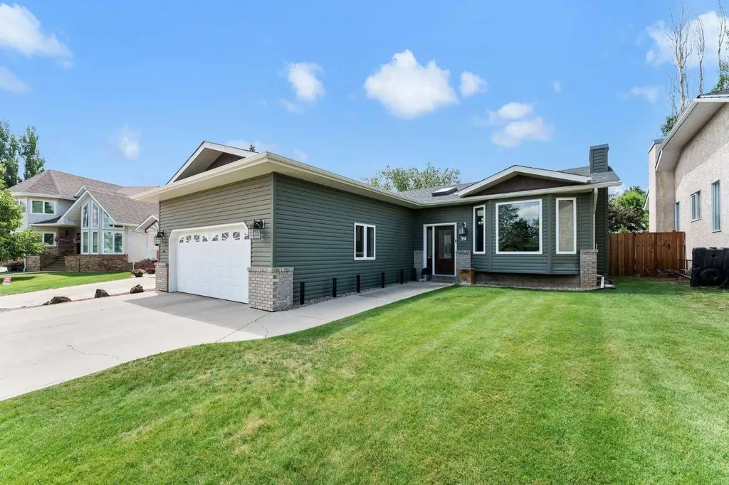 39 Parkland Close E Brooks AB T1R 0M2