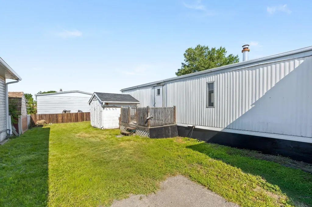 6220 17 Avenue SE Calgary AB T2A 4V5