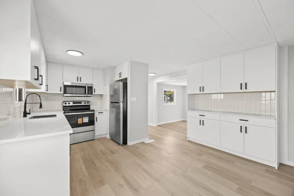 6220 17 Avenue SE Calgary AB T2A 4V5