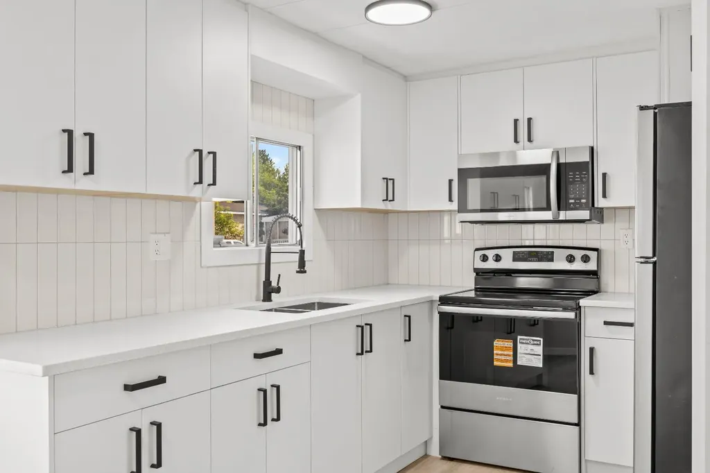 6220 17 Avenue SE Calgary AB T2A 4V5