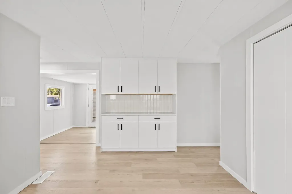 6220 17 Avenue SE Calgary AB T2A 4V5