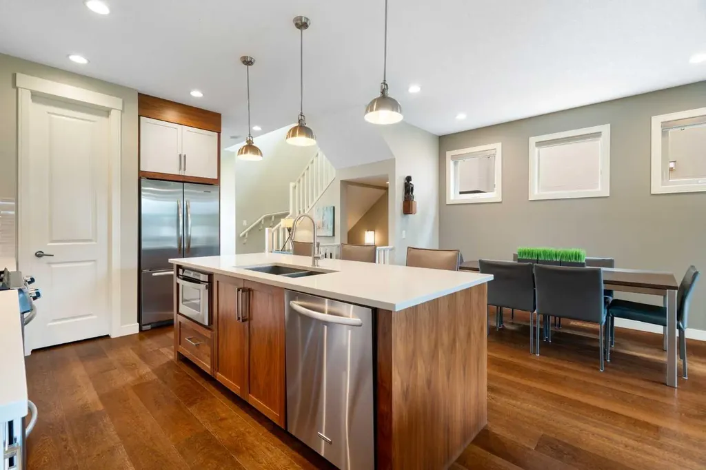 3213 Kinsale Road SW Calgary AB T3E 4S1