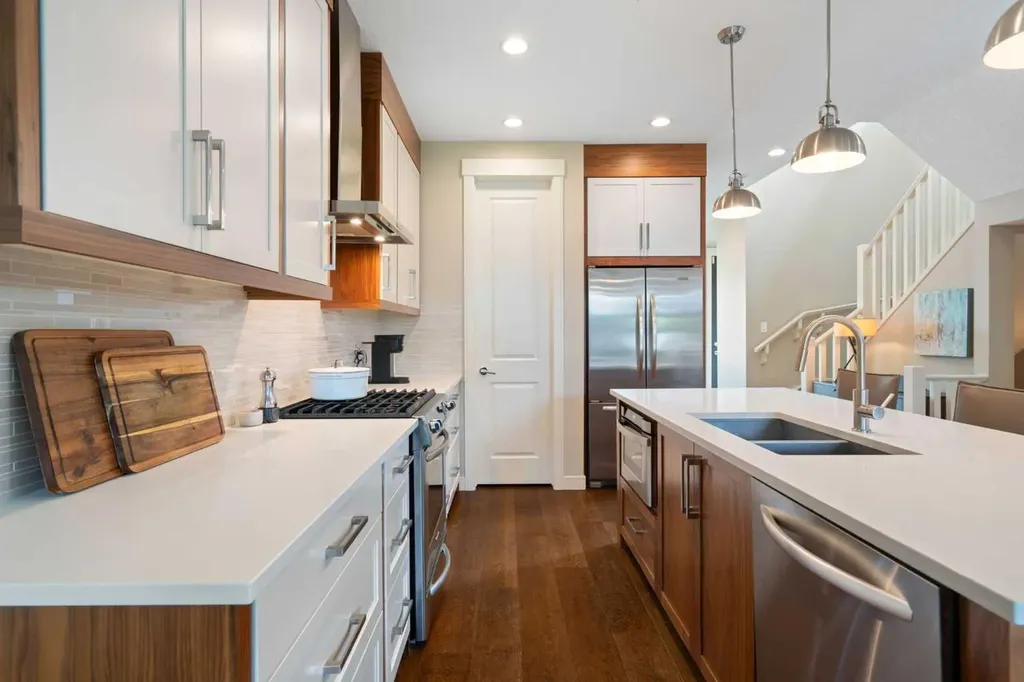 3213 Kinsale Road SW Calgary AB T3E 4S1