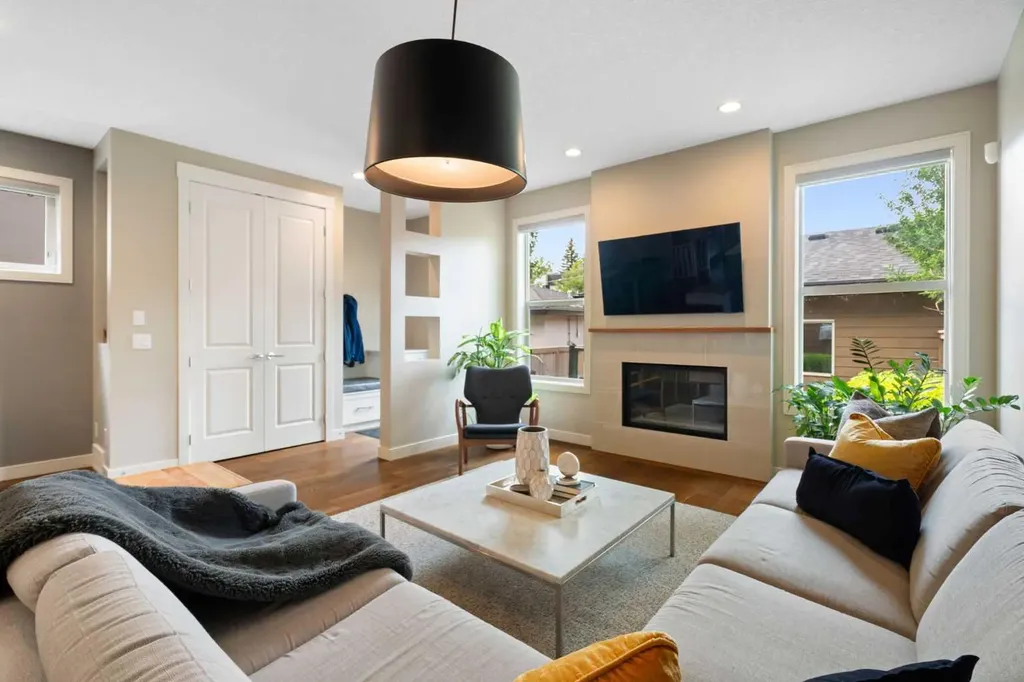 3213 Kinsale Road SW Calgary AB T3E 4S1