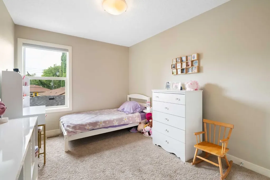 3213 Kinsale Road SW Calgary AB T3E 4S1