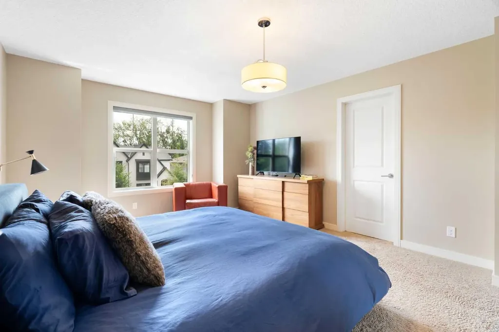 3213 Kinsale Road SW Calgary AB T3E 4S1