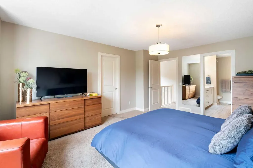 3213 Kinsale Road SW Calgary AB T3E 4S1