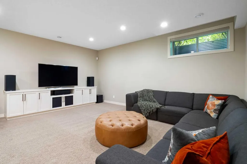 3213 Kinsale Road SW Calgary AB T3E 4S1