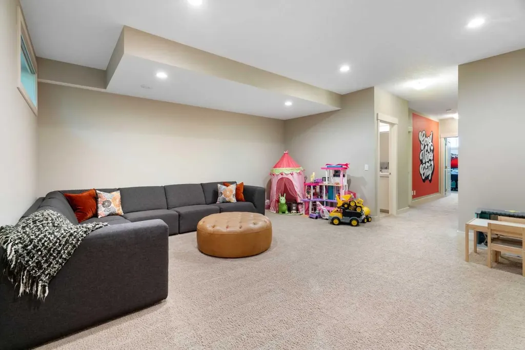 3213 Kinsale Road SW Calgary AB T3E 4S1
