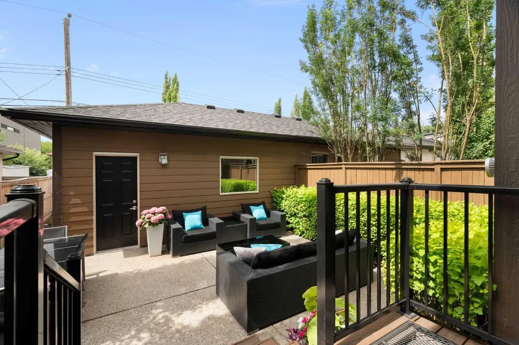 3213 Kinsale Road SW Calgary AB T3E 4S1