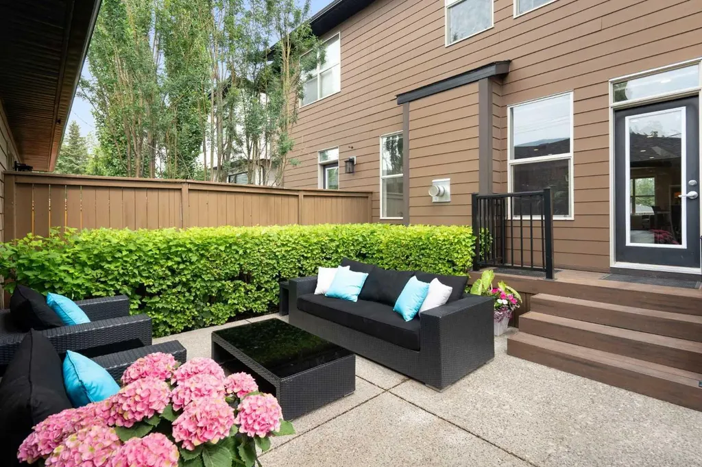 3213 Kinsale Road SW Calgary AB T3E 4S1