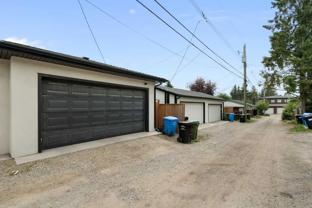 3213 Kinsale Road SW Calgary AB T3E 4S1