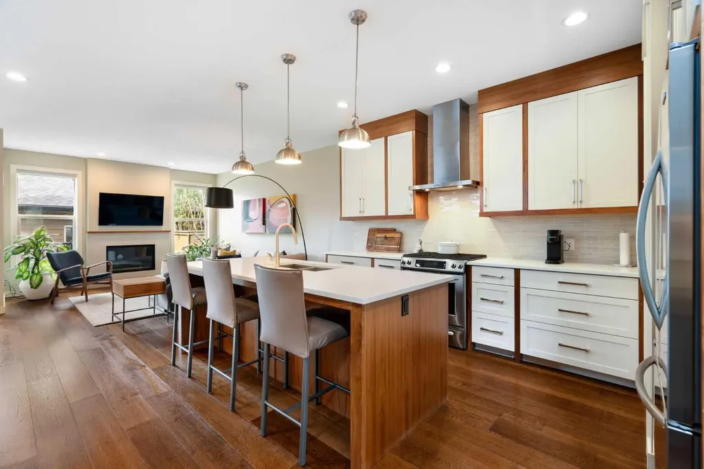 3213 Kinsale Road SW Calgary AB T3E 4S1