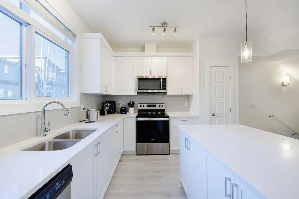 50 Sage Bluff Circle NW Calgary AB T3R 1T5
