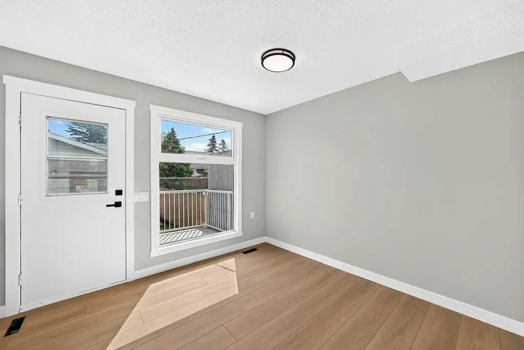 7834 21 Street SE Calgary AB T2C 1Y7