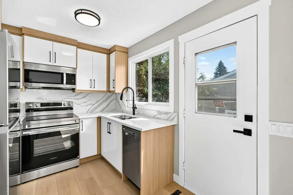 7834 21 Street SE Calgary AB T2C 1Y7