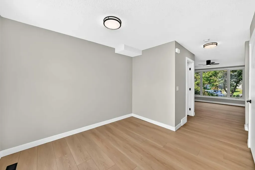7834 21 Street SE Calgary AB T2C 1Y7