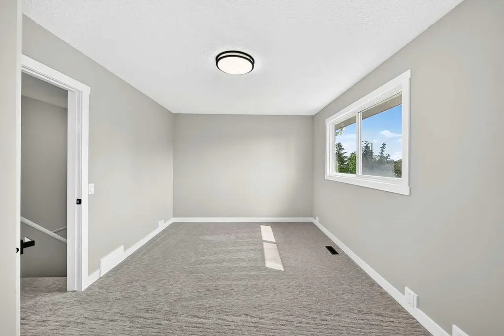 7834 21 Street SE Calgary AB T2C 1Y7