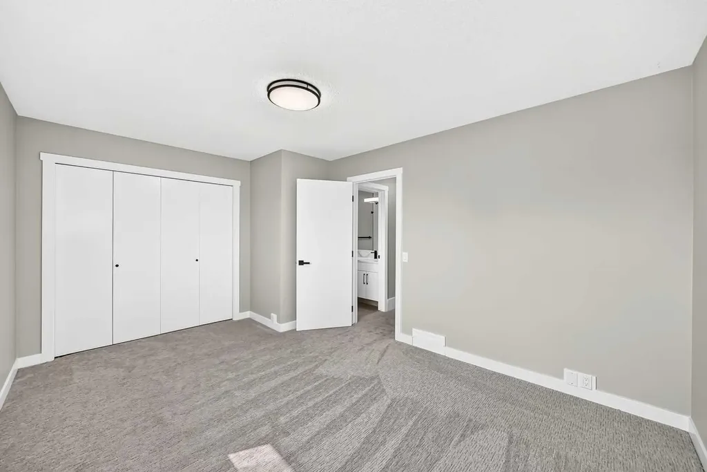 7834 21 Street SE Calgary AB T2C 1Y7