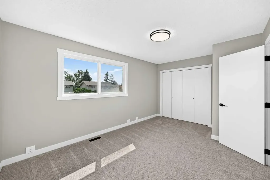7834 21 Street SE Calgary AB T2C 1Y7