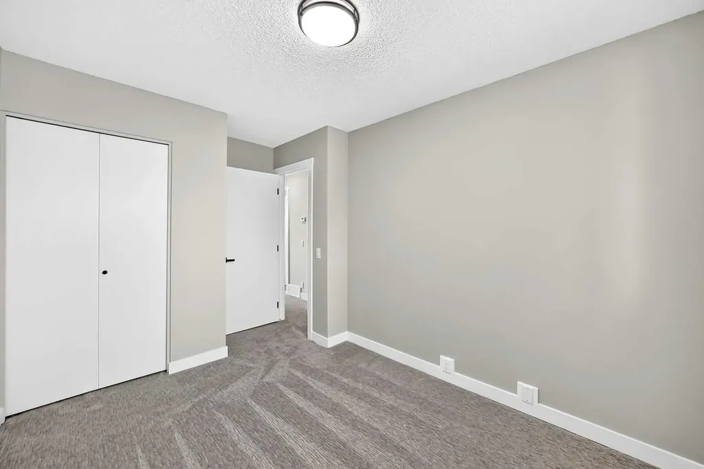 7834 21 Street SE Calgary AB T2C 1Y7