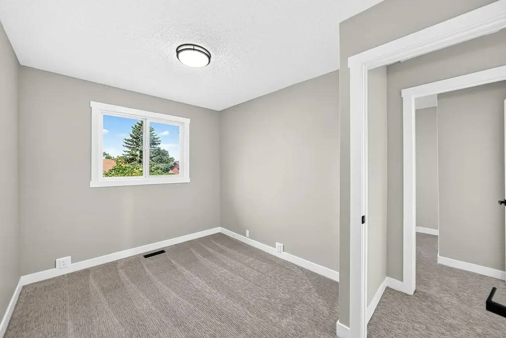7834 21 Street SE Calgary AB T2C 1Y7