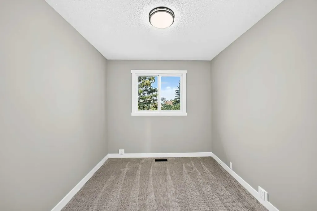 7834 21 Street SE Calgary AB T2C 1Y7