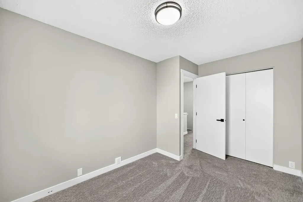 7834 21 Street SE Calgary AB T2C 1Y7